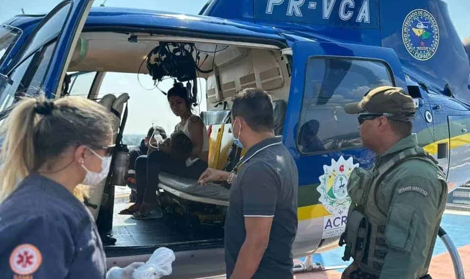 Bebê de 1 ano passa mal e é resgatado de helicóptero em reserva ecológica no Acre