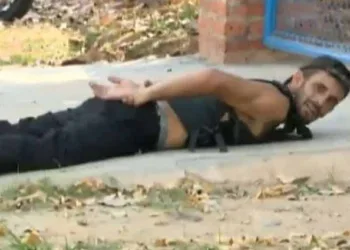 Assaltantes que fizeram pai e filha reféns dentro de carro se entregam à polícia