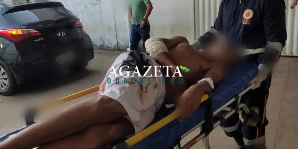 Adolescente é abordado por homens armados e é alvejado com vários tiros
