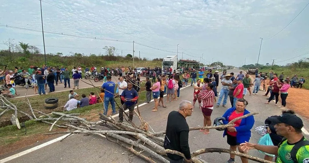 Após duas horas fechado por manifestantes, acesso ao aeroporto de Rio Branco é liberado