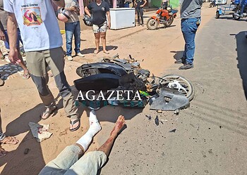 Casal em motocicleta fica gravemente ferido após colidir contra caminhão no interior do Acre