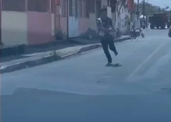 VÍDEO: motorista flagra mulher sendo agredida por homem armado em Rio Branco