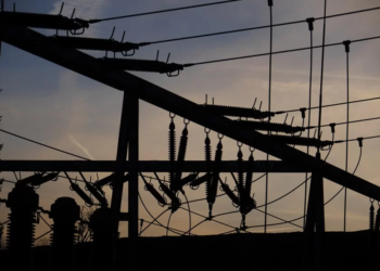 Suspensão de energia afeta cinco municípios no Acre para manutenção na linha de transmissão