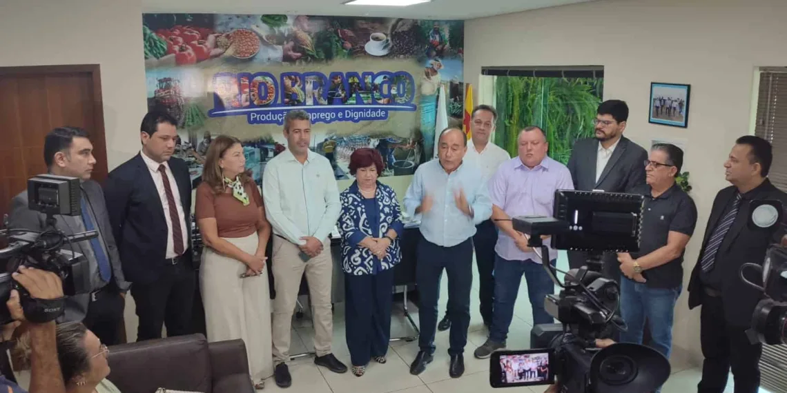 Prefeitura de Rio Branco prorroga prazo de concurso da Educação por mais 2 anos e anuncia novo concurso para este ano
