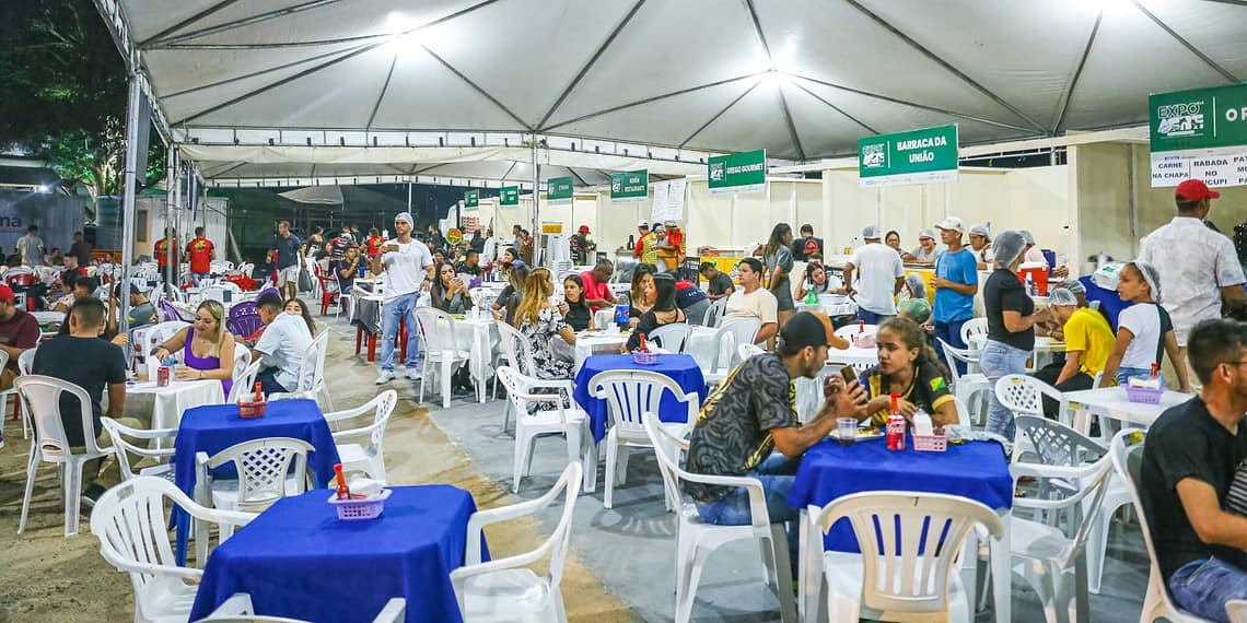 População tem diversas opções na praça de alimentação. Foto: Marcos Santos/Secom