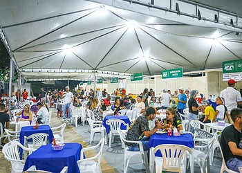 População tem diversas opções na praça de alimentação. Foto: Marcos Santos/Secom
