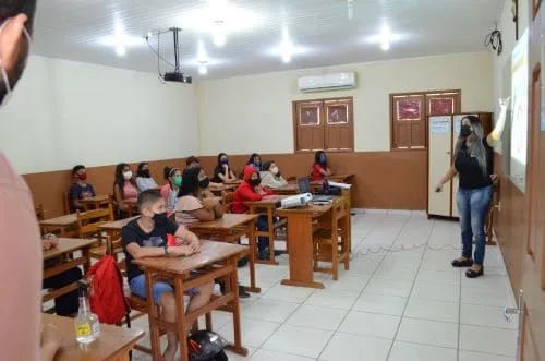 Educação do Acre abre mais de 600 vagas para cursos de línguas estrangeiras