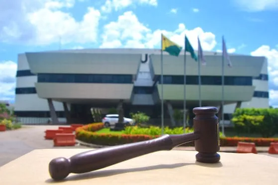 Após ação do PCdoB, Justiça do Acre declara inconstitucional lei que aumenta cargos comissionados no estado