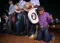 Público lota Parque de Exposições em abertura do Rodeio