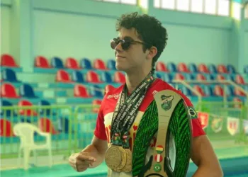 Jovem acreano ganha 8 medalhas de ouro em campeonato internacional de natação