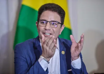 Gladson Cameli anuncia concurso do Detran com salários de até R$ 9,5 mil; confira