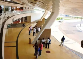 Passageiros de Rio Branco esperam mais de um dia na rodoviária para conseguir viajar até Cruzeiro do Sul