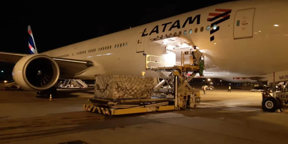 Avião com destino a Rio Branco arremete duas vezes e desvia para Manaus devido ao mau tempo