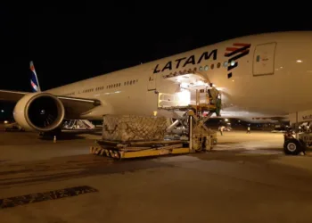 Voo da Latam atrasa após capivaras atravessarem pista do Aeroporto de Rio Branco
