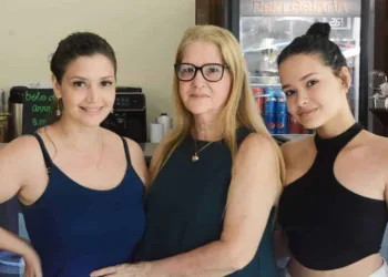 Após 10 anos fechado, Café do Teatro é reaberto sob direção da Meninas Doceria; amor pela cozinha uniu quatro gerações de mulheres