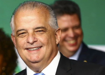 O presidente eleito, Luiz Inácio Lula da Silva, e o futuro ministro de Portos e Aeroportos, Márcio França, durante anúncio de novos ministros que comporão o governo.