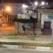 Em Cruzeiro do Sul, homem furta poste de praça na área central da cidade
