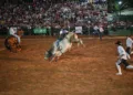 Público lota Parque de Exposições em abertura do Rodeio