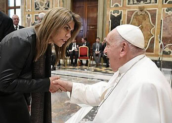 Reitora da Ufac participa de encontro com papa Francisco no Vaticano