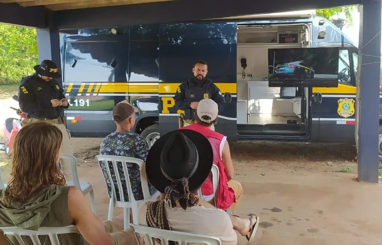 PRF realiza ações educativas e divulga novo aplicativo durante a Semana Nacional de Trânsito