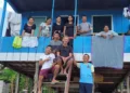 Explorador belga percorre a Amazônia de canoa e rema de Boa Vista a Rio Branco, no Acre