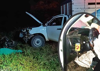 Motorista de caminhonete invade contra mão, atropela e mata motociclista na BR-364