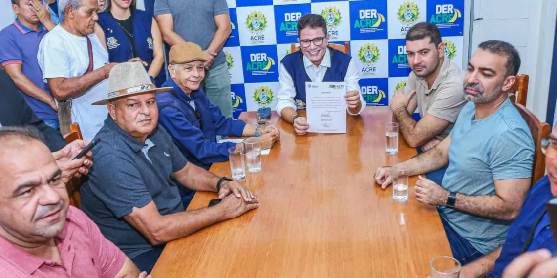 Governo do Estados assina ordem de serviço para retomada das obras na AC-405. Foto: Marcos Santos/Secom