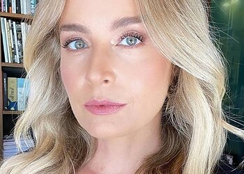 'Me sentindo mais confortável em mim', diz Angélica sobre a chegada dos 50
© Fornecido por BANG Showbiz