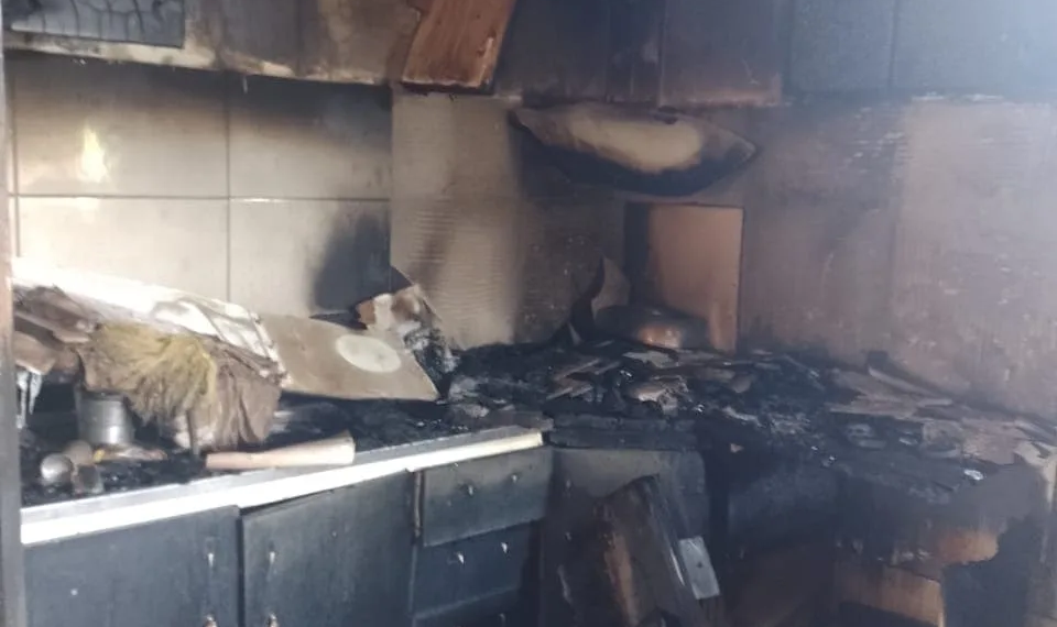 Família que teve cozinha incendiada pede ajuda para custear objetos perdidos