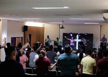 Culto “24 horas de adoração e clamor”, que aconteceu na Filmoteca Acreana. (Foto: Reprodução)