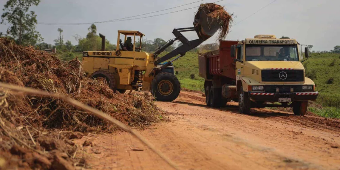 Governo inicia projeto de pavimentação de estrada entre Porto Acre e Bujari