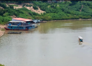 Da comida regional a passeios de barco; restaurante flutuante é novo ponto turístico dos acreanos