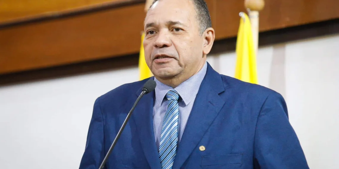 ‘Temos o maior carinho pelas pessoas pobres’, diz líder do governo na Aleac a moradores do Terra Prometida
