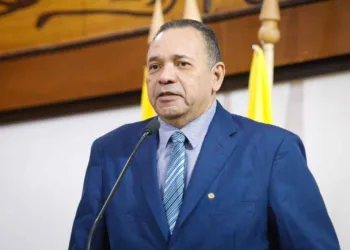 ‘Temos o maior carinho pelas pessoas pobres’, diz líder do governo na Aleac a moradores do Terra Prometida