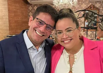Gladson confirma saída de Michelle Melo da liderança do governo na Aleac e cobra fidelidade de deputados e secretários