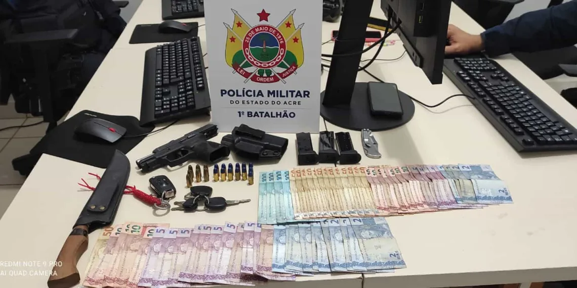PM recupera veículo roubado, apreende arma de fogo e desarticula grupo criminoso em Rio Branco