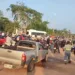 Manifestantes fecham trecho da AC-40 cobrando melhorias em ramais de Rio Branco