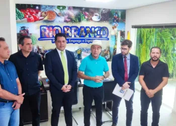 Bocalom sanciona Lei que permite que lojas de conveniências em postos de combustíveis funcionem até 1h da manhã