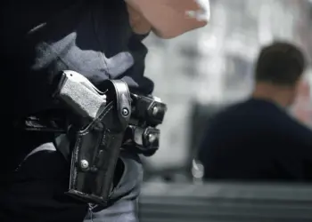 Sindicato dos Vigilantes alerta sobre possível demissão de mais de 700 trabalhadores; governo diz que irá resolver o problema