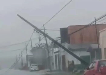 Vídeo: Temporal derruba poste e causa prejuizos em Sena Madureira