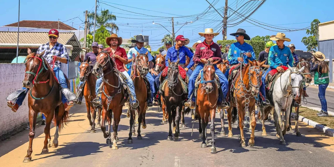 Cavalgada da Expoacre Juruá celebra tradição e beleza da região