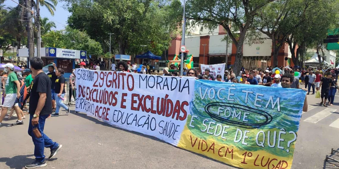 Moradores da ocupação 'Terra Prometida' protestam no 7 de Setembro