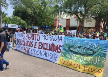 Moradores da ocupação 'Terra Prometida' protestam no 7 de Setembro