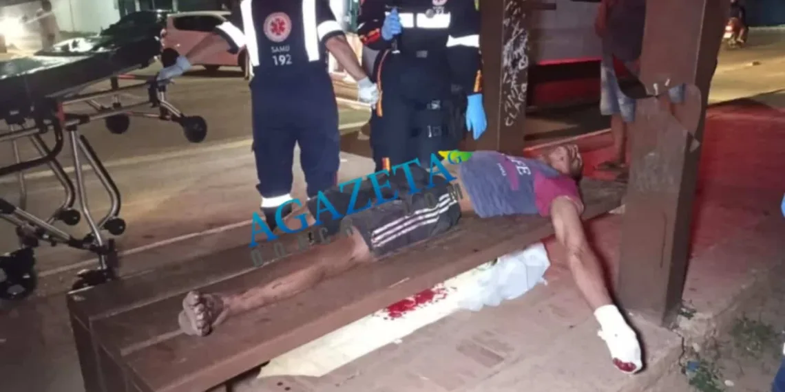 Homem é encontrado ferido em ponto de ônibus e se identifica como 'Exu Caveira'