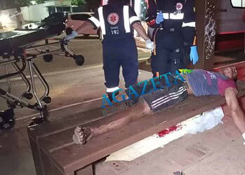 Homem é encontrado ferido em ponto de ônibus e se identifica como 'Exu Caveira'