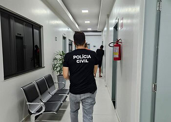 Homem é preso após incendiar objetos da ex e da filha de 8 anos e enviar vídeo do crime para a vítima