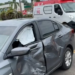Motorista fica preso às ferragens do carro após colisão com motocicleta