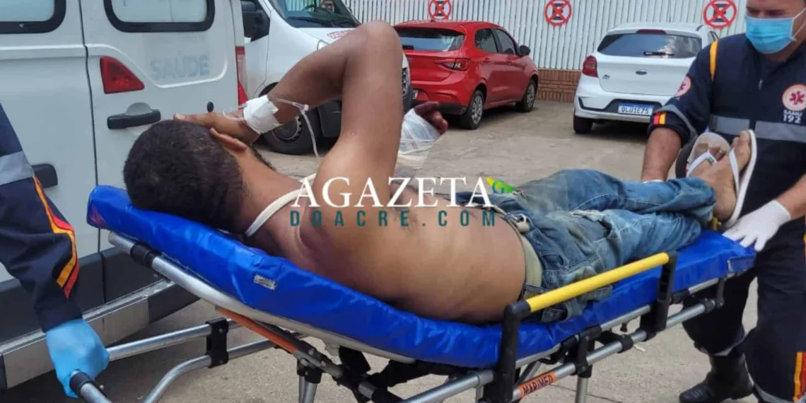 Homem é ferido com golpes de faca enquanto trabalhava, na região do 2º Distrito