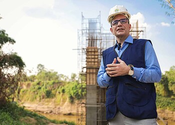 Visita do governador Gladson Cameli e o progresso na construção da Ponte da Sibéria refletem o compromisso do governo com a melhoria da infraestrutura. Foto: José Caminha/Secom.
