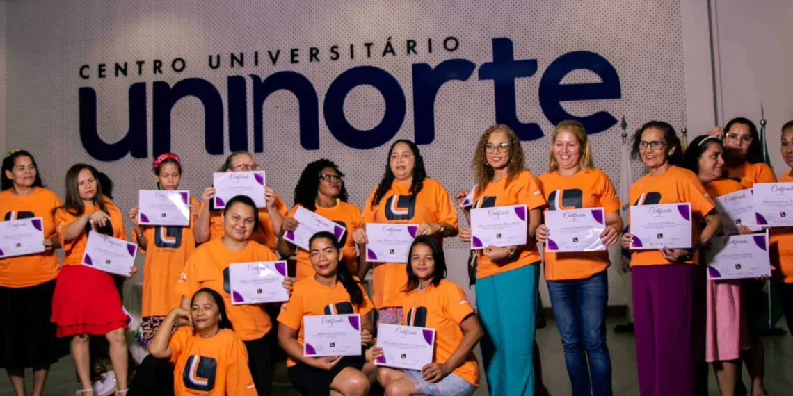 Trabalhadoras domésticas do Acre superam barreira tecnológica em curso de Alfabetização Digital